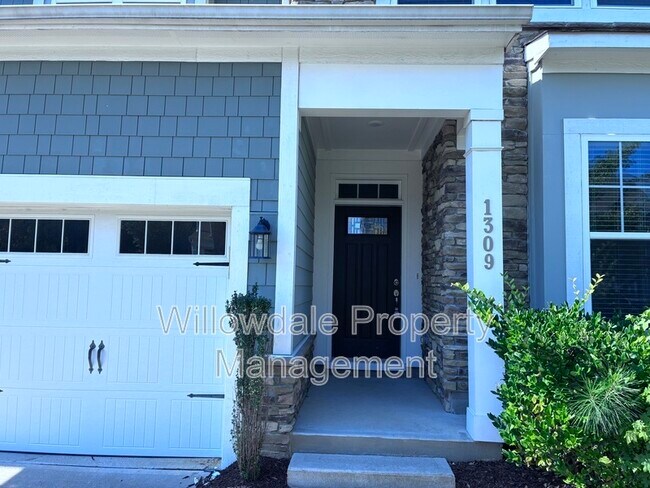 Building Photo - 1309 Little Hills Dr