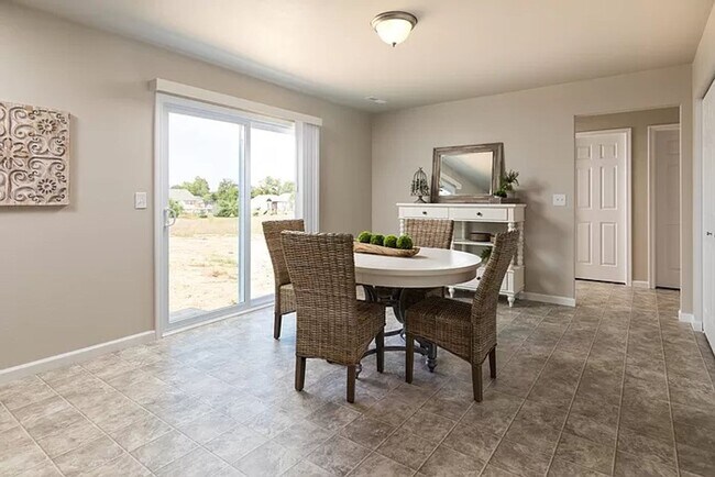 Building Photo - Your Serene Retreat in Kentwood