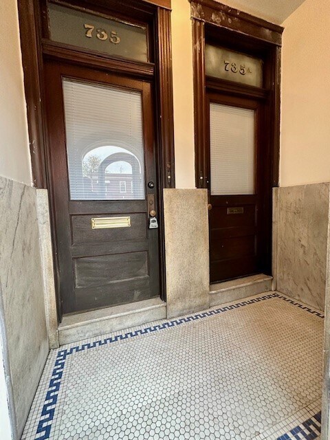 Covered front door - 735 Dover Pl