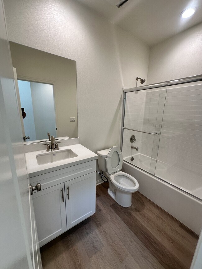 Building Photo - 144 N Sutter Ave