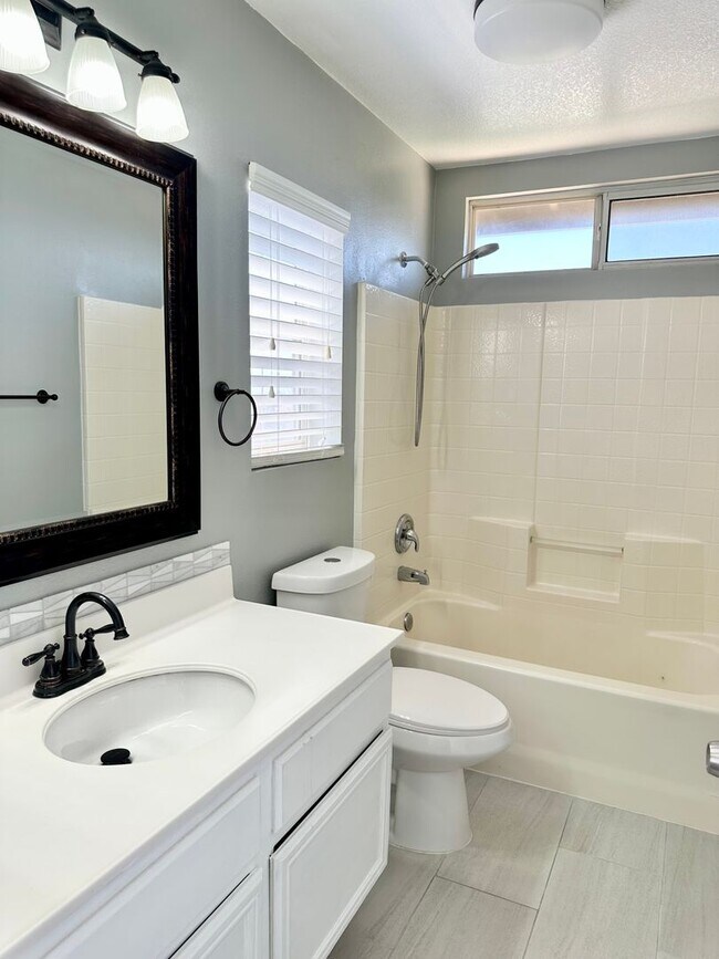 Building Photo - 1508 Robles Dr