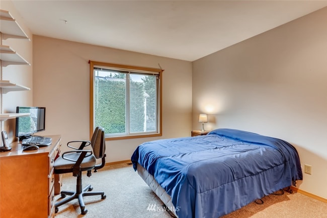 Building Photo - 5 bedroom + bonus room in Spring Hill neighborhood