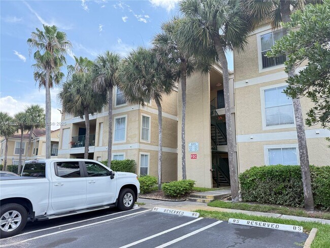 Primary Photo - 833 Riverside Dr
