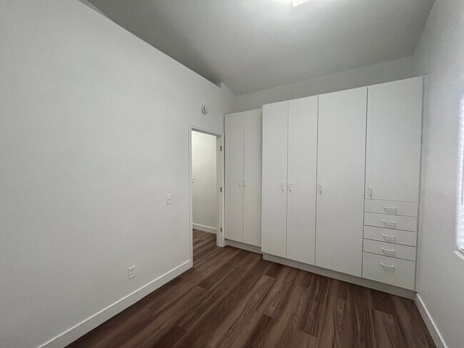 Building Photo - 2470 sq ft, remodeled single story, hard to find 5 bed, 2.5 bath, 2 car garage in guard gated Sta...