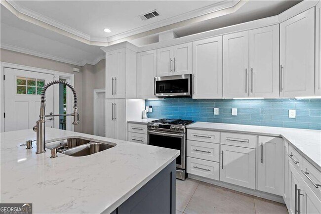 Building Photo - 1841 Gainsborough Dr