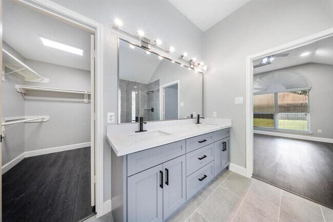 Building Photo - 8311 Sierra Hill Ct