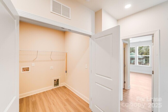 Building Photo - 645 Brookwood St