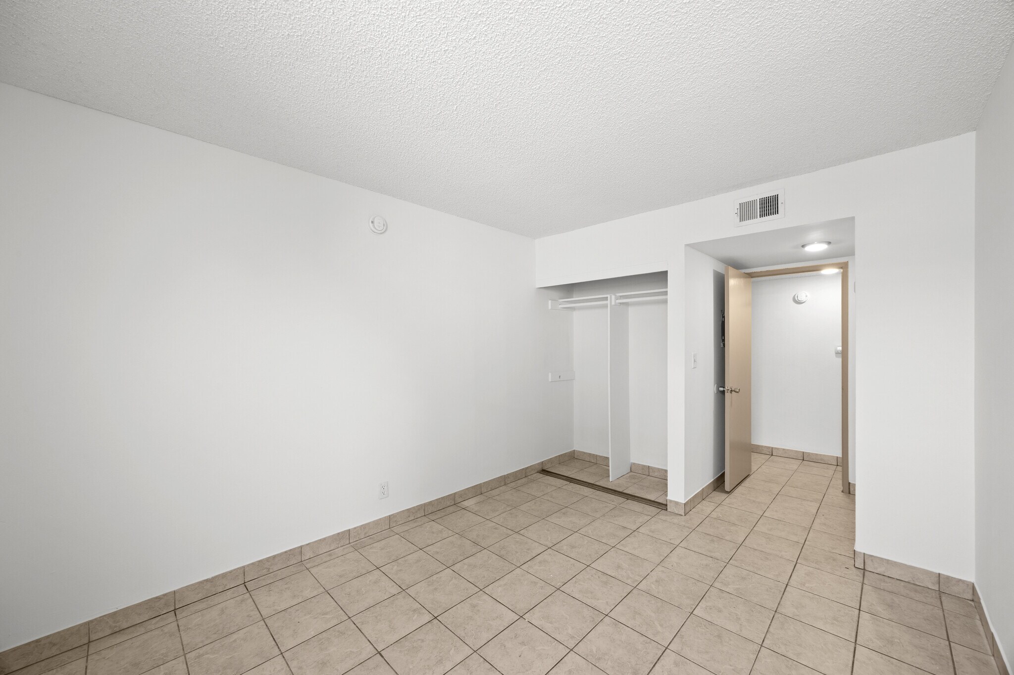 Building Photo - 18620 Hatteras St