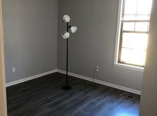Building Photo - Beautifully Renovated 3 Bedroom 2 Bath Hou...