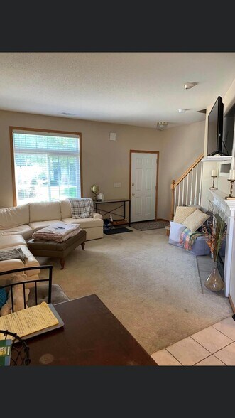Living Room - 2154 Ridgeview Cir