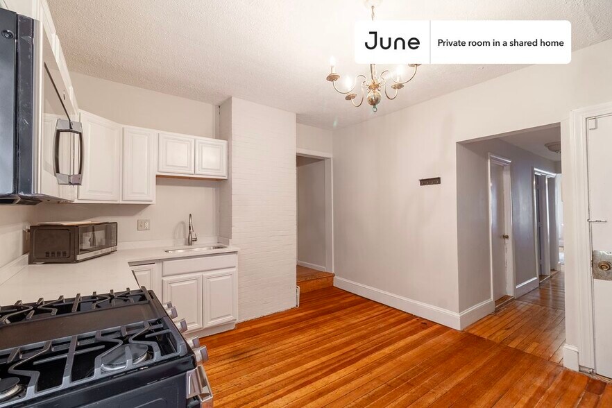 Building Photo - Room in Shared 4 bed/2 bath home