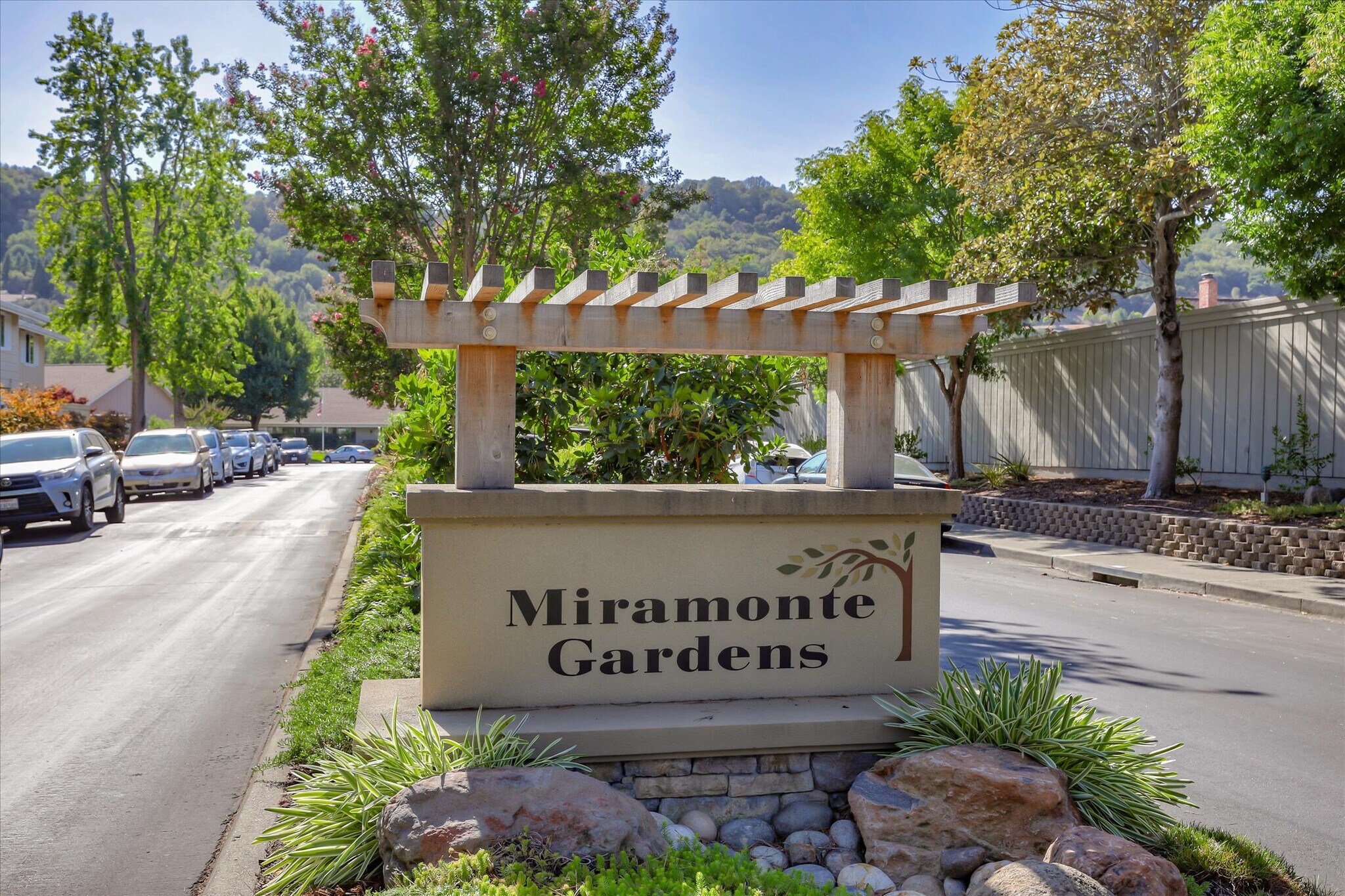 Building Photo - 66 Miramonte Dr