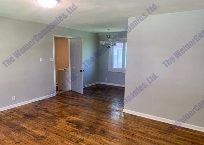 Building Photo - 3-Bedroom/1-Bathroom Home – Available August!