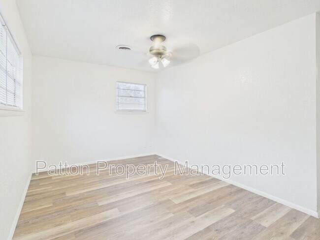 Building Photo - 3319 Teckla Blvd
