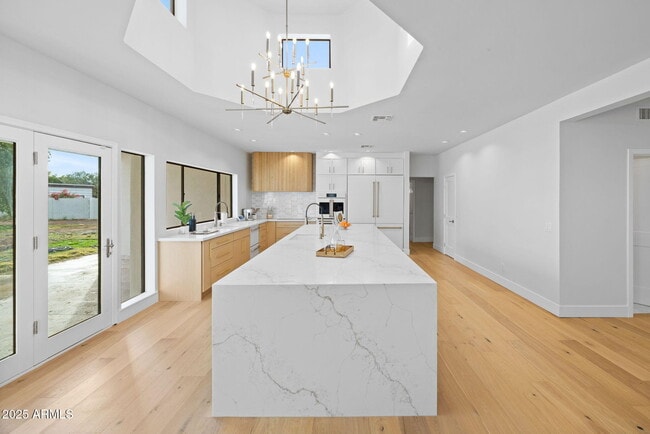 Building Photo - 10111 E Cholla St