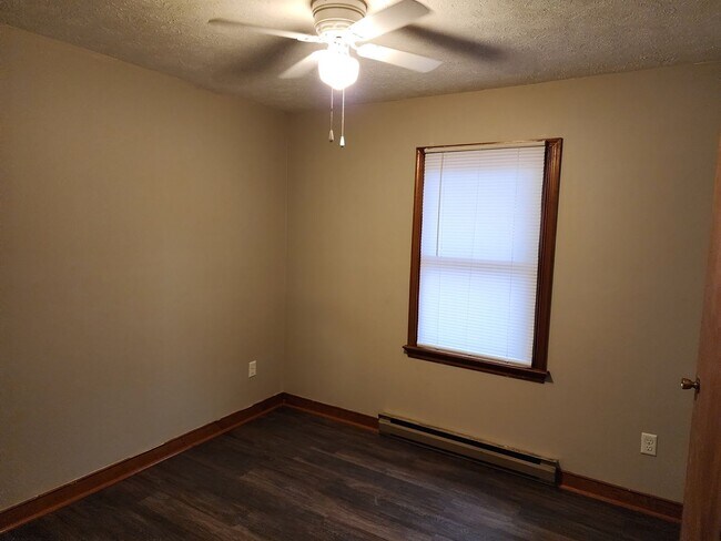 Building Photo - 3 Bedroom 1.5 Bath Rancher in Henrico County!