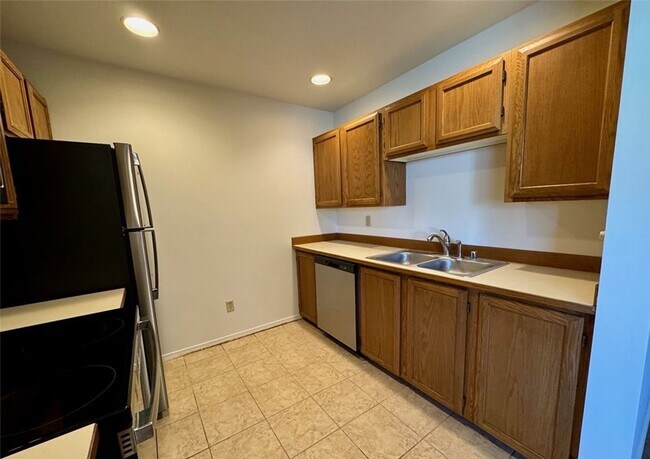 Building Photo - Gorgeous 2-Bedroom, 1-Bathroom Condo for Rent