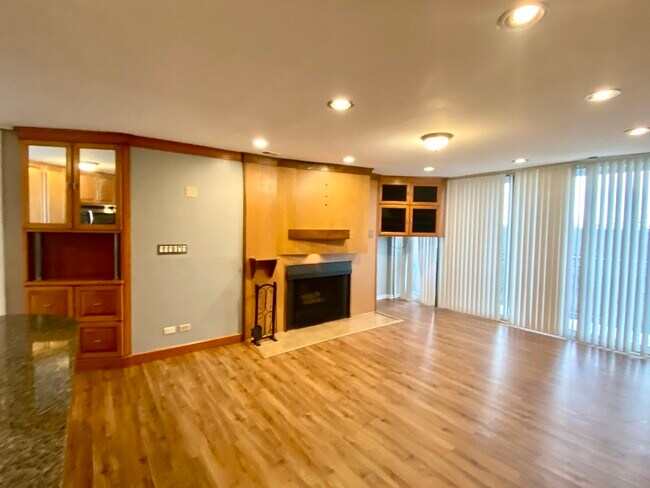 Building Photo - 5820 Oakwood Dr