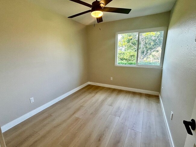 Building Photo - Remodeled 3 bed 2 bath townhome in Friars ...