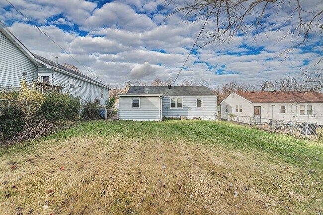 Building Photo - 3-Bedroom Home with Hardwood Floors & Fenced Yard in St. Louis