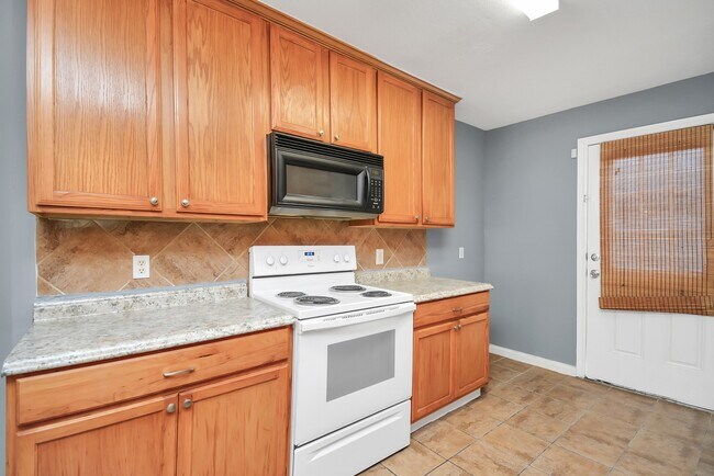 Building Photo - 11899 Algonquin Dr