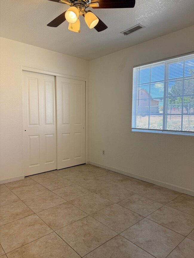 Building Photo - 5-bedroom, 3-bath home in Prescott Valley