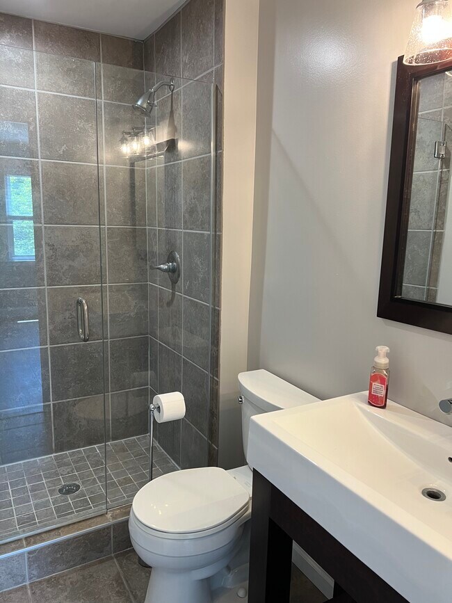 Building Photo - 307 Birch Dr