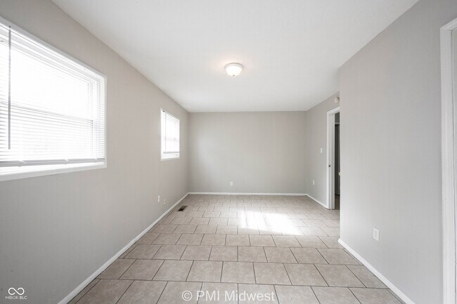 Building Photo - 5925 Sunwood Dr