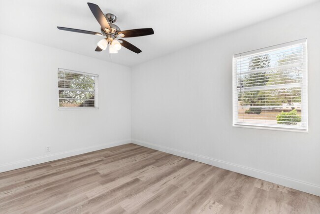 Building Photo - 1134 NW 18th Ave