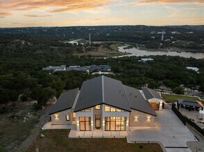 Building Photo - 2714 Lakehurst Rd