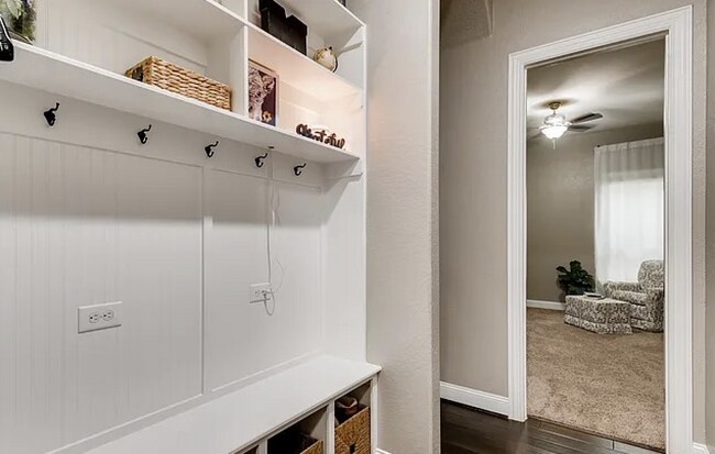 Building Photo - Spacious 4-Bedroom Ranch-Style Rental with...
