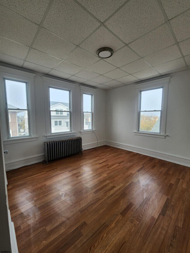 Building Photo - 5005 Ventnor Ave