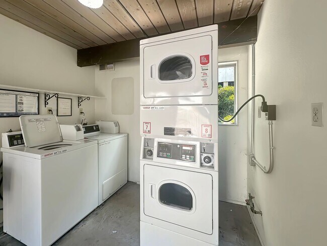 Building Photo - Charming 1BD/1BA Condo in Mission Valley W...