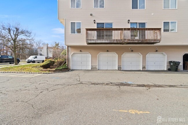 Building Photo - 1606 Madaline Dr