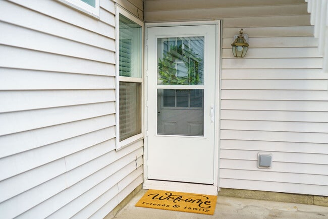 Building Photo - Lilac Retreat - Unit C