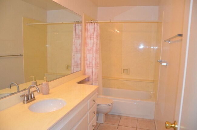Building Photo - Open House Saturday 5/3 from 10 to 2pm-Bea...