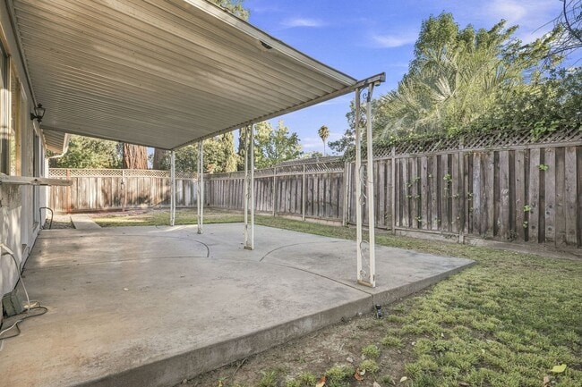 Building Photo - 6741 Altiplano Way