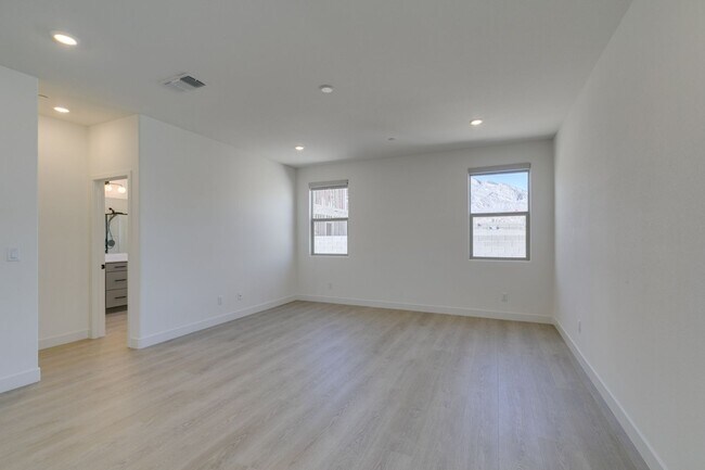 Building Photo - Brand New 4 Bedroom + Den/Office in Summerlin