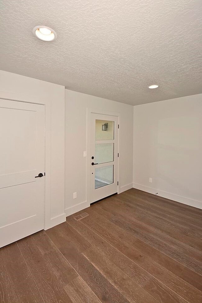 Building Photo - One of a Kind-3 Bedroom and 3 Bathroom Luxury Townhouse in Harris Ranch.