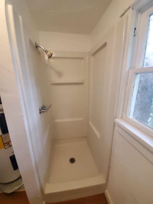 Building Photo - Upgraded 1 Bed 1 Bath Blocks from Evergree...
