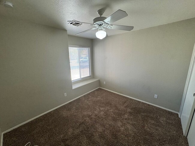 Building Photo - 3 Bedroom - 2 Bath - 1285 Sq. Ft.  - 2 Car Garage - Marana