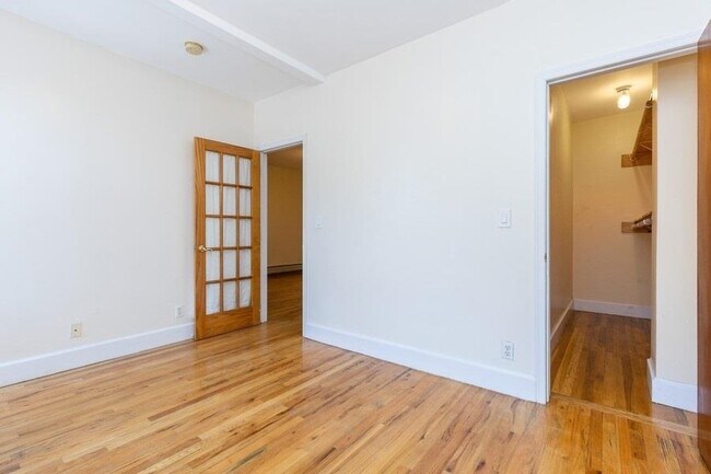 Building Photo - 204 Christopher Columbus Dr