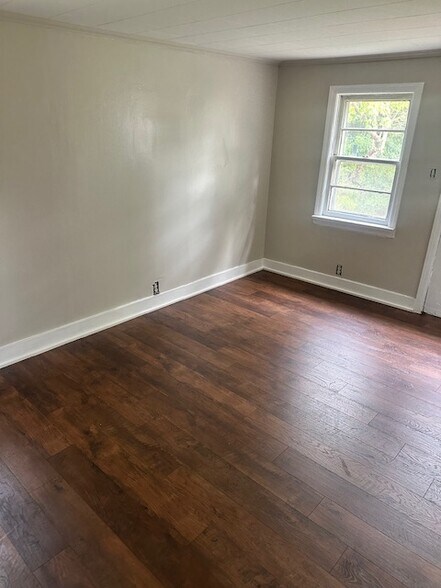 Building Photo - 1809 Burton St