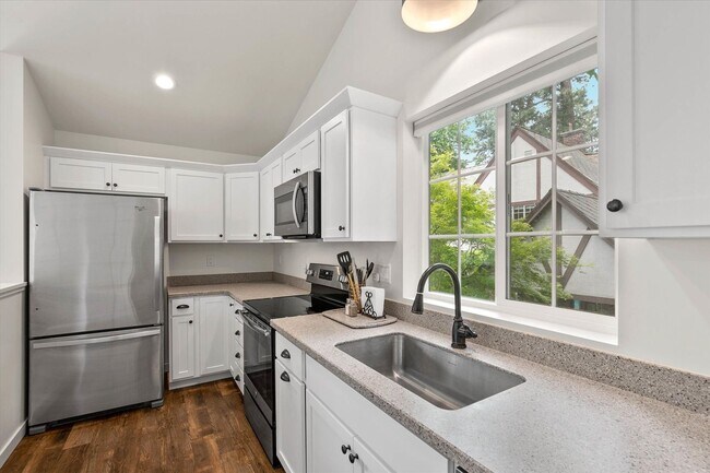 Building Photo - "Luxurious 5-Bedroom Spokane Retreat with Pool, Guest Suite, and Stunning Finishes!"
