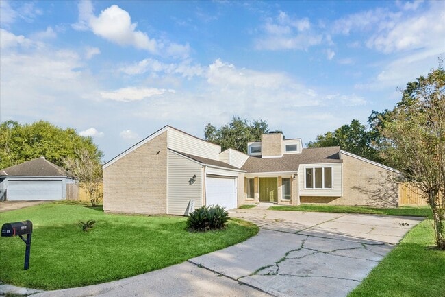 Building Photo - 2319 Wallingford Dr