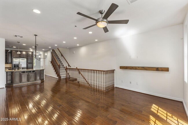 Building Photo - 4391 N 24th Pl