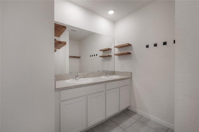 Building Photo - 17042 Oval Rum Dr