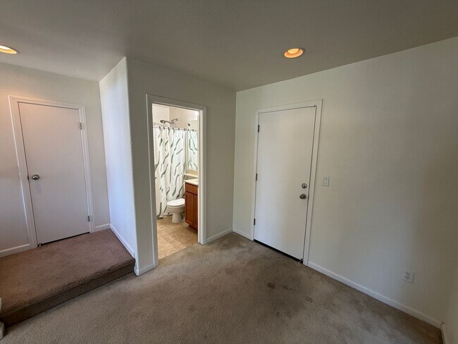Building Photo - 10847 Wraysbury Way