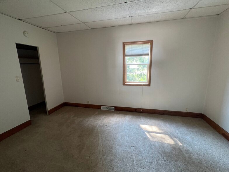 Building Photo - 6505 10th St SE