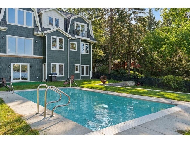 Building Photo - 441 Park Ave